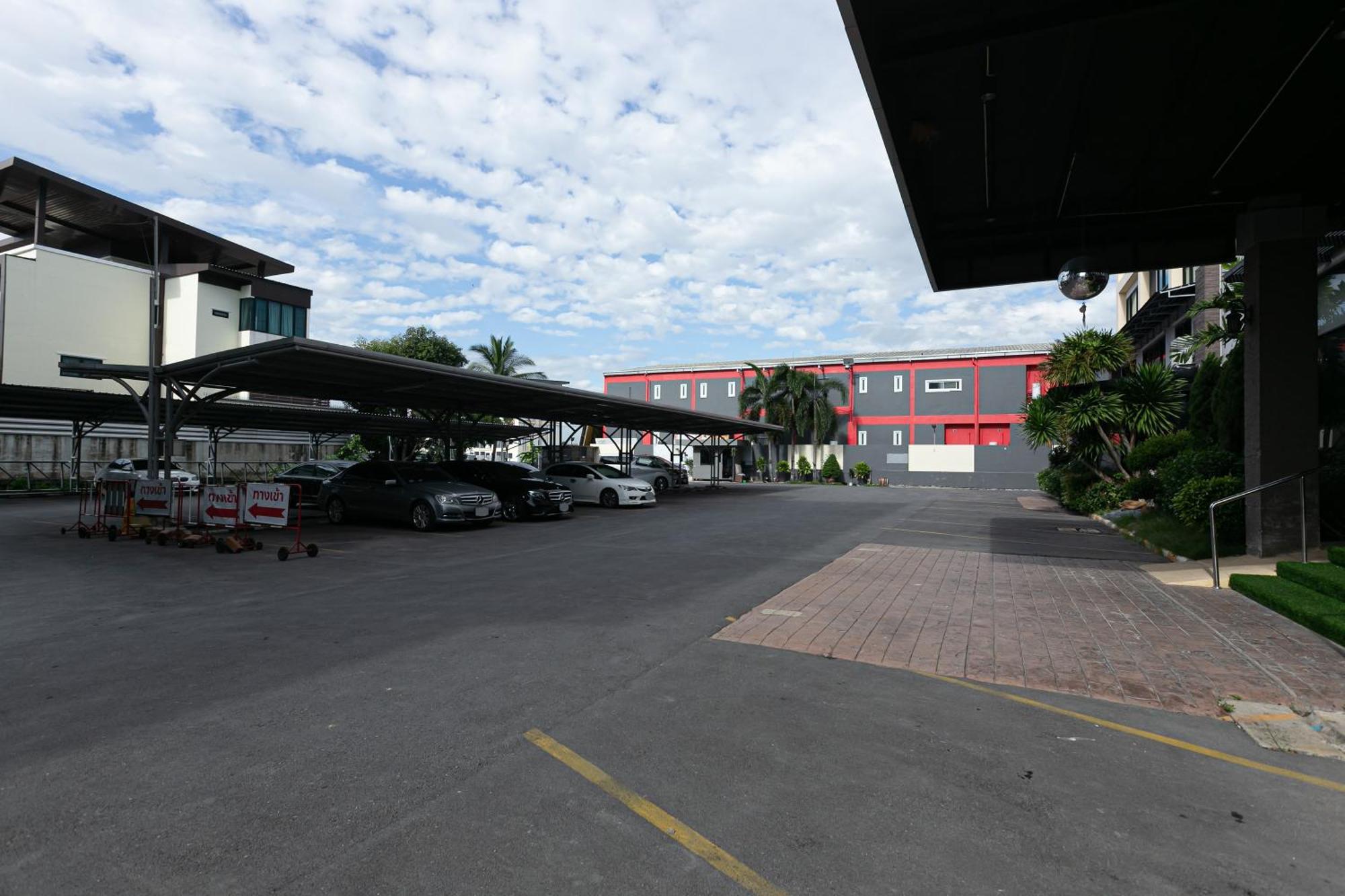 Grand Ratchapruek Hotel Pak Kret Buitenkant foto