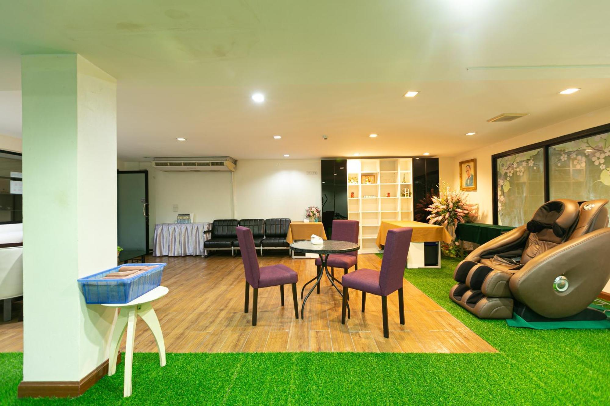 Grand Ratchapruek Hotel Pak Kret Buitenkant foto