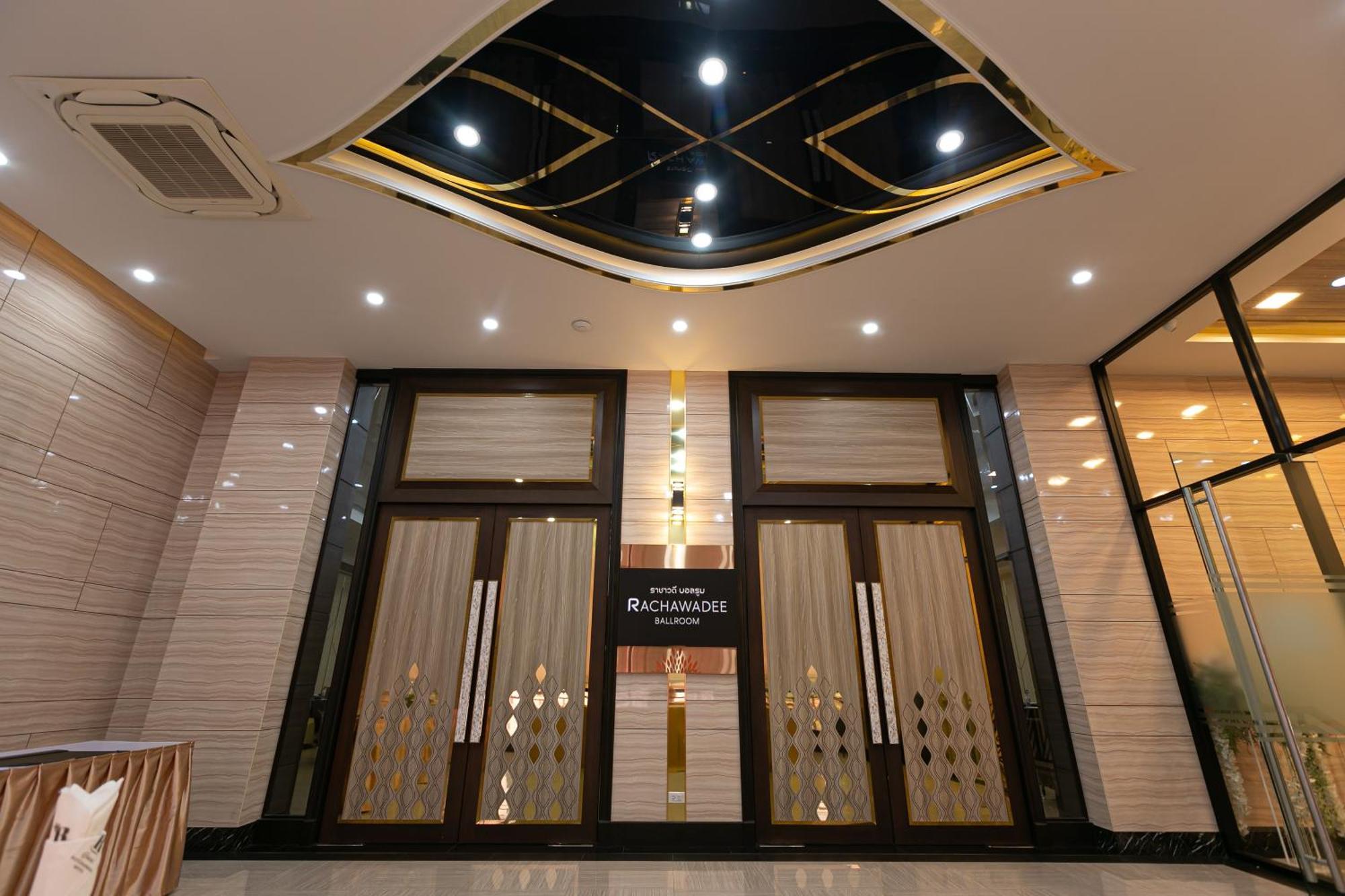 Grand Ratchapruek Hotel Pak Kret Buitenkant foto