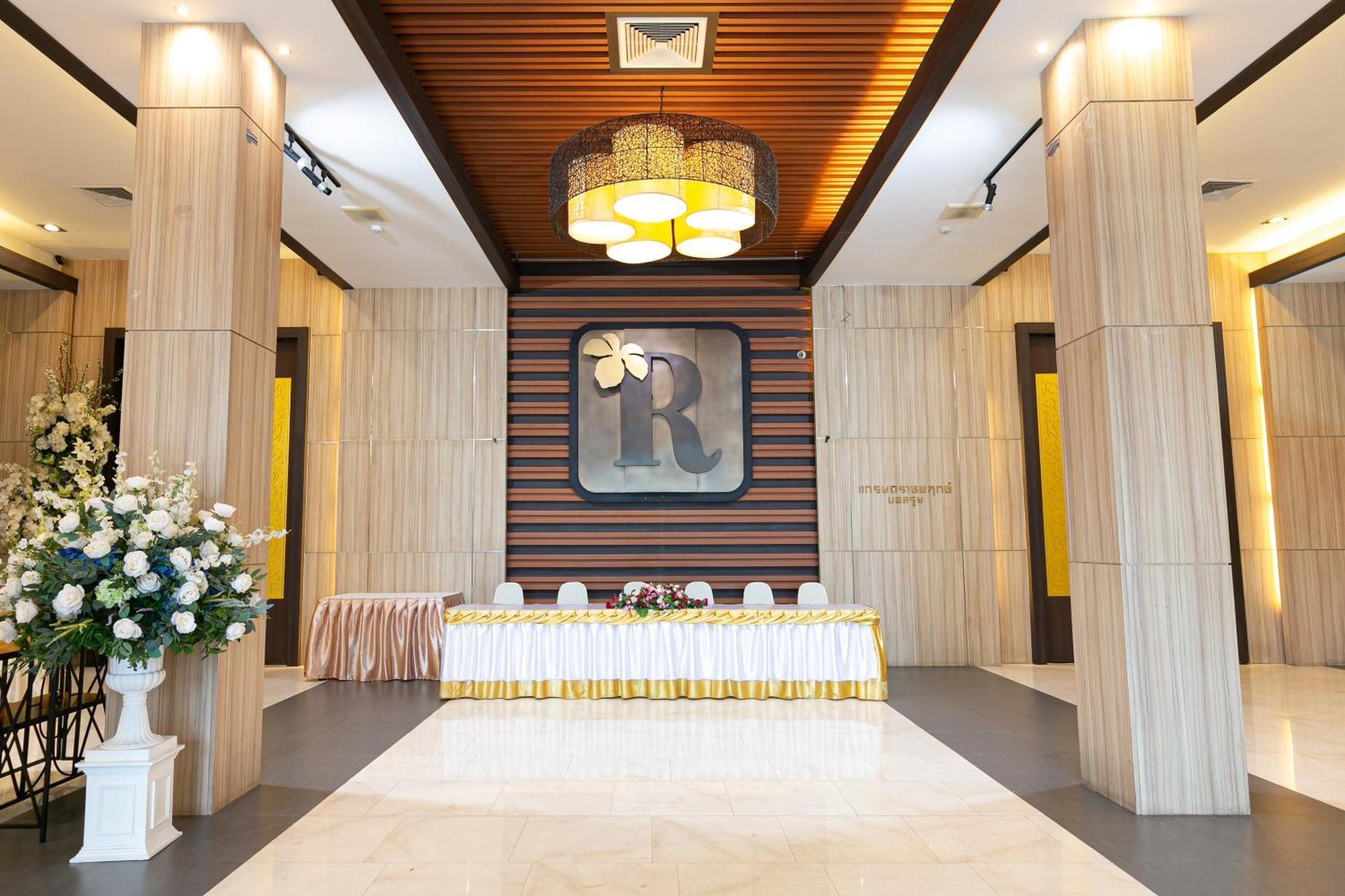 Grand Ratchapruek Hotel Pak Kret Buitenkant foto