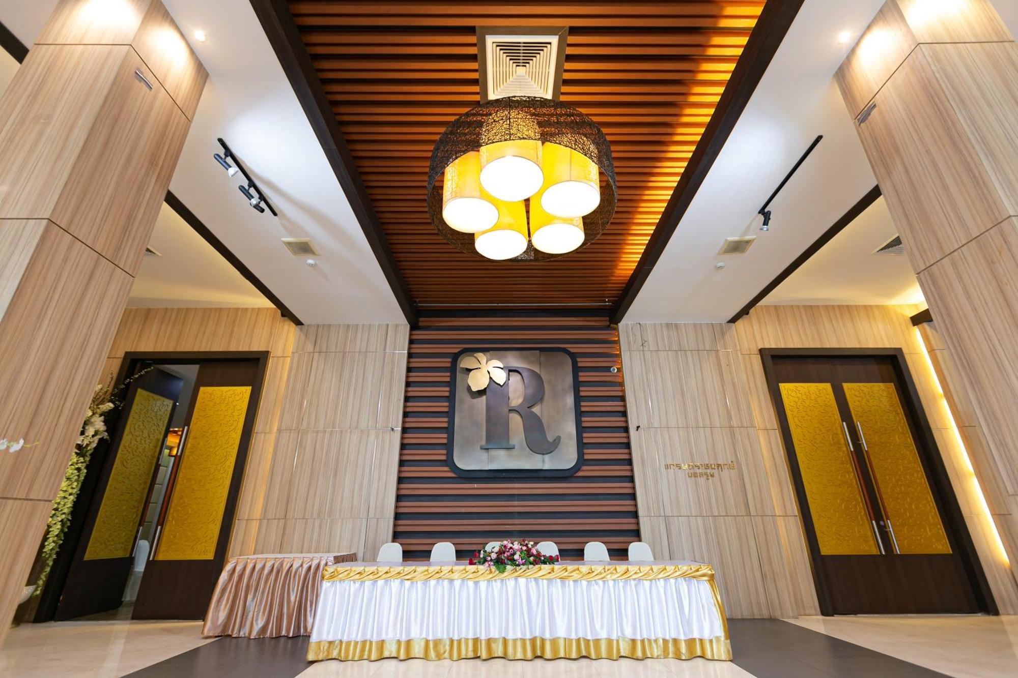 Grand Ratchapruek Hotel Pak Kret Buitenkant foto