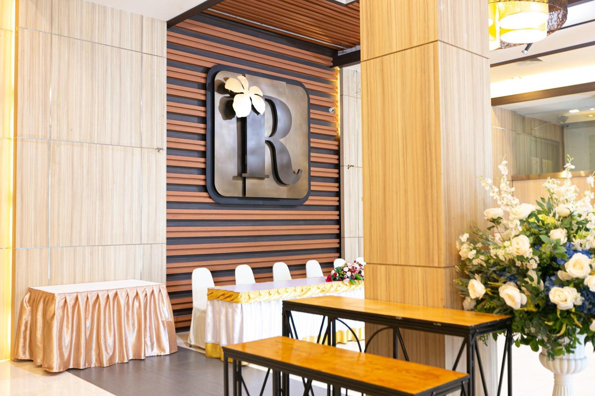 Grand Ratchapruek Hotel Pak Kret Buitenkant foto