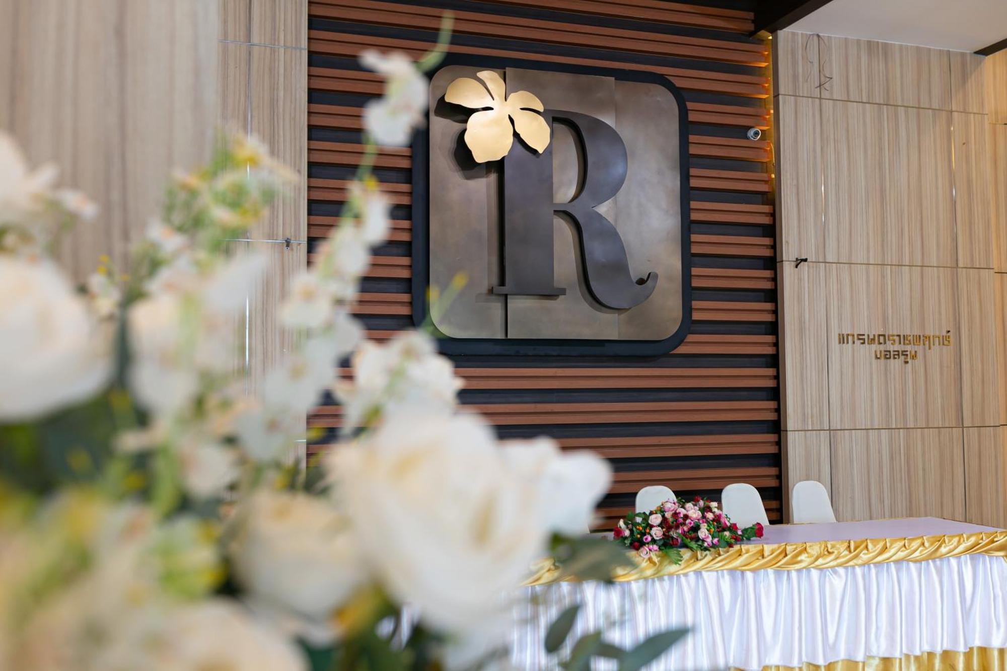 Grand Ratchapruek Hotel Pak Kret Buitenkant foto