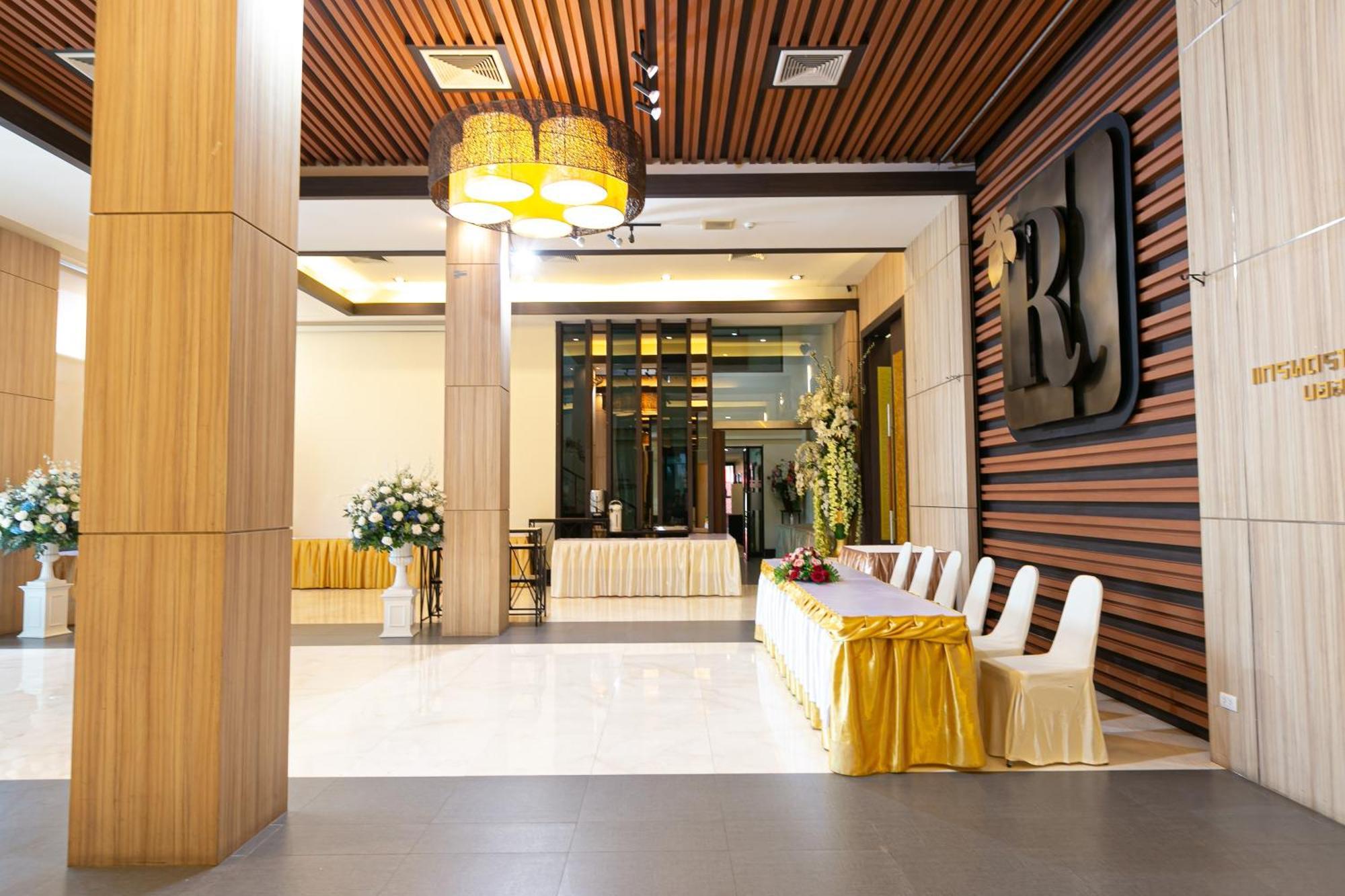 Grand Ratchapruek Hotel Pak Kret Buitenkant foto