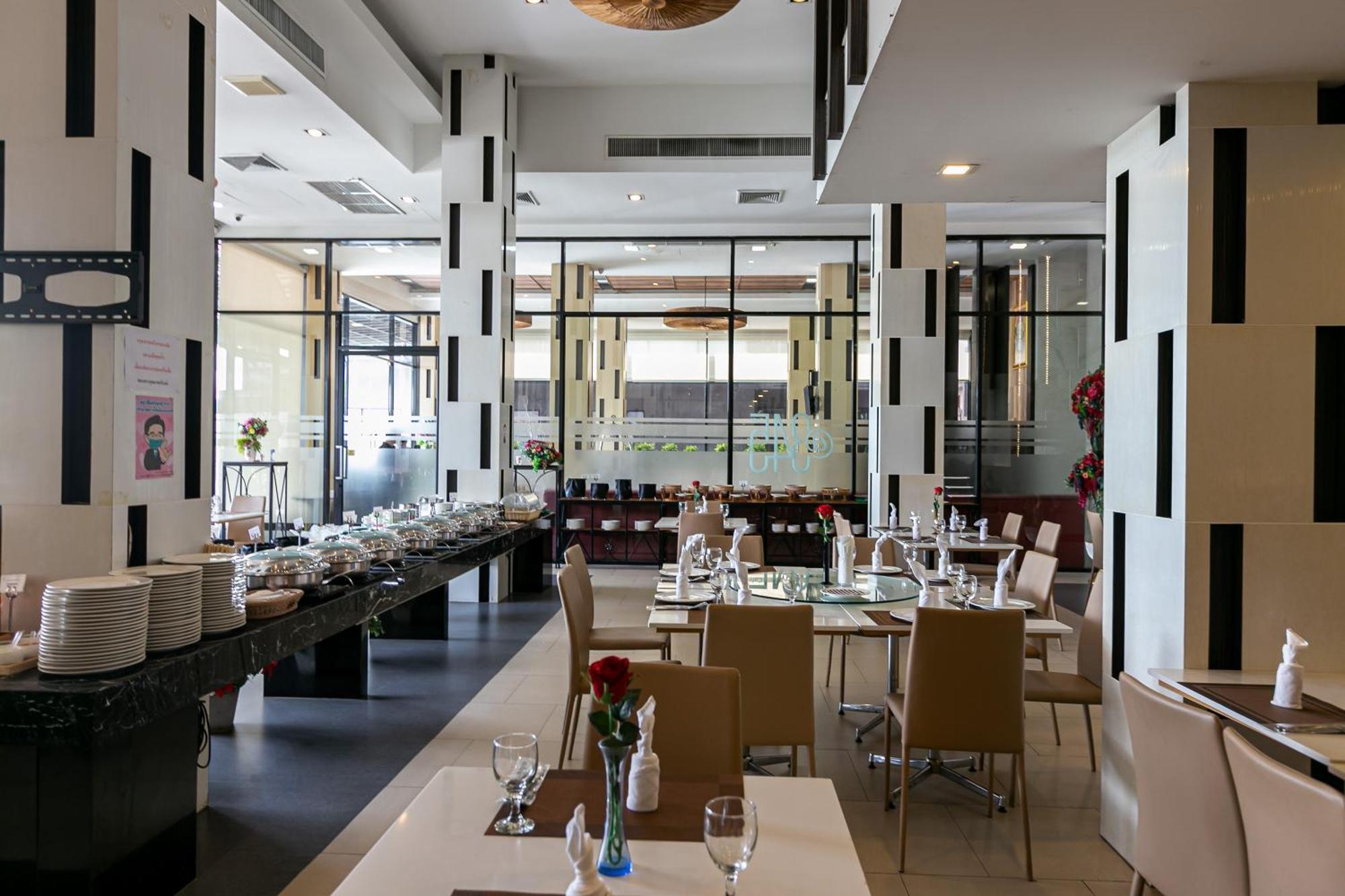 Grand Ratchapruek Hotel Pak Kret Buitenkant foto